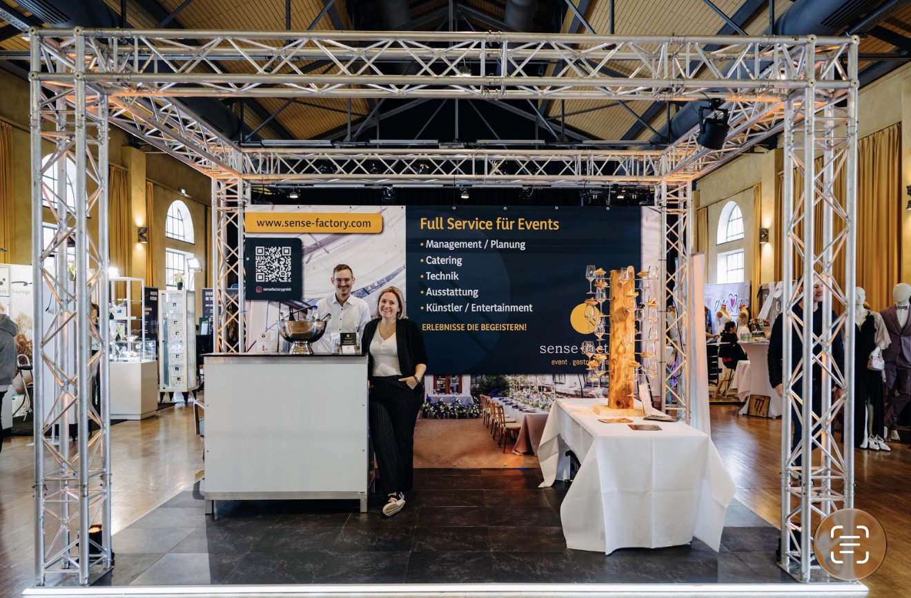 Zwei Mitglieder unseres Teams auf der Hochzeitsmesse.
